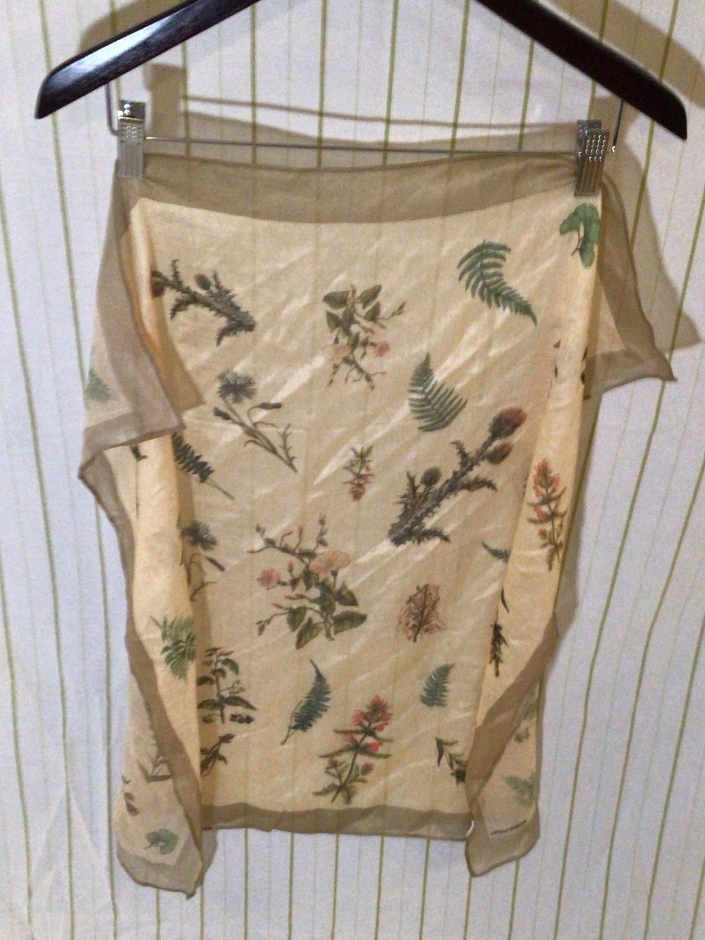 Duluth Trading Co Beige Botanical Printed Wrap Scarf